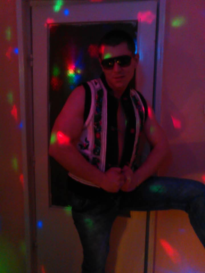 Tinar,39 de ani,ofer clipe de neuitat  domnișoarelor și doamnelor nefericite