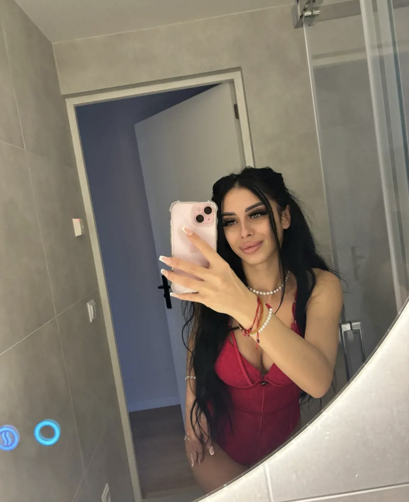 La mine s-au la hotel